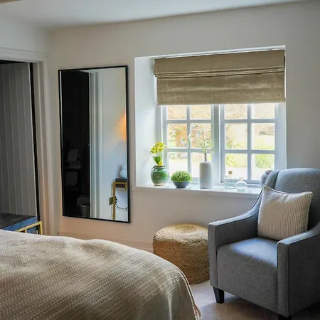 The Bluebell Country Inn, Crickhowell-3